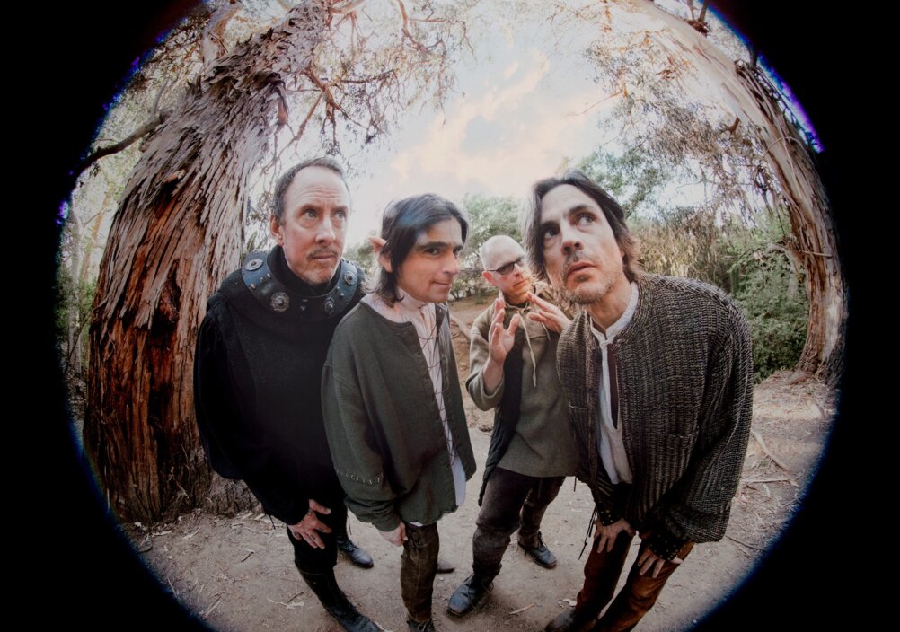 Weezer Im Video zu "What Happens After You?" ist Rivers Cuomo ein